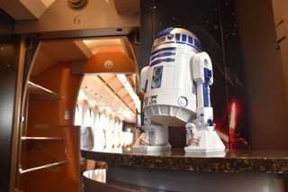 Illustration for article titled All Aboard Japan's Star Wars: The Force Awakens Train